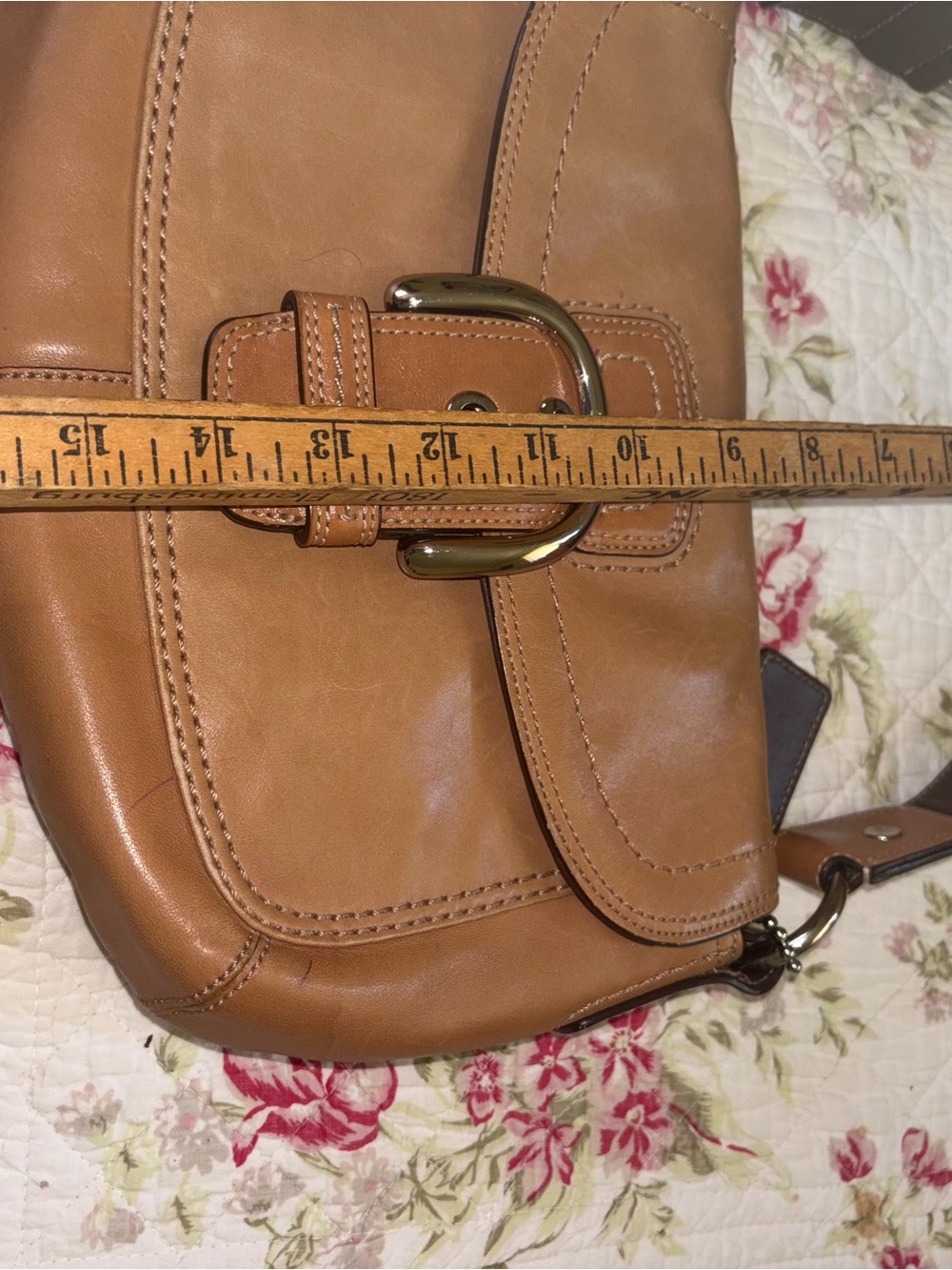 COACH Vintage Coach Soho British Tan Leather Flap Shoulder Bag Y2K Hobo Buckle - Picture 7 of 7